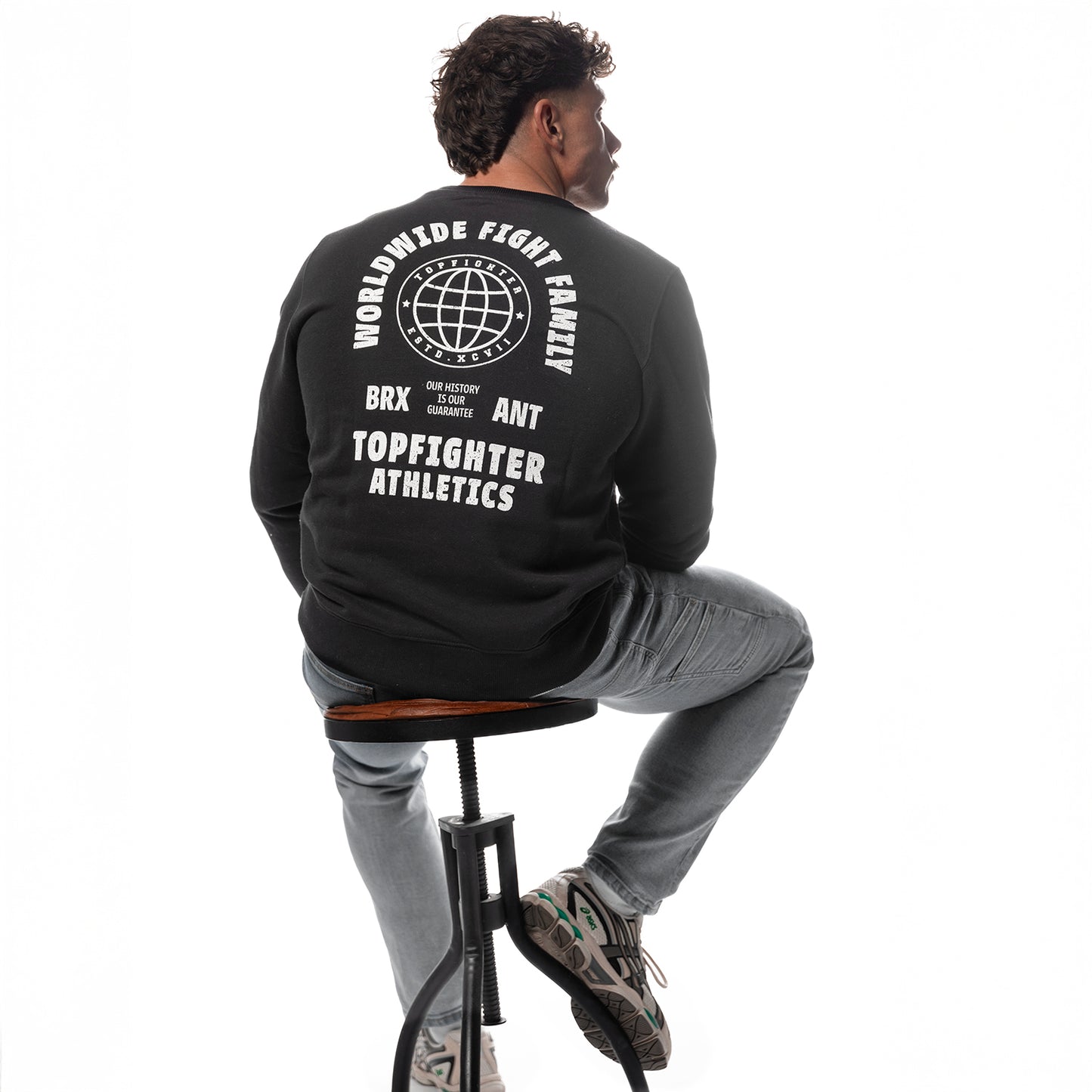 Topfighter "Worldwide Fight Family" Sweatshirt • Zwart/Wit